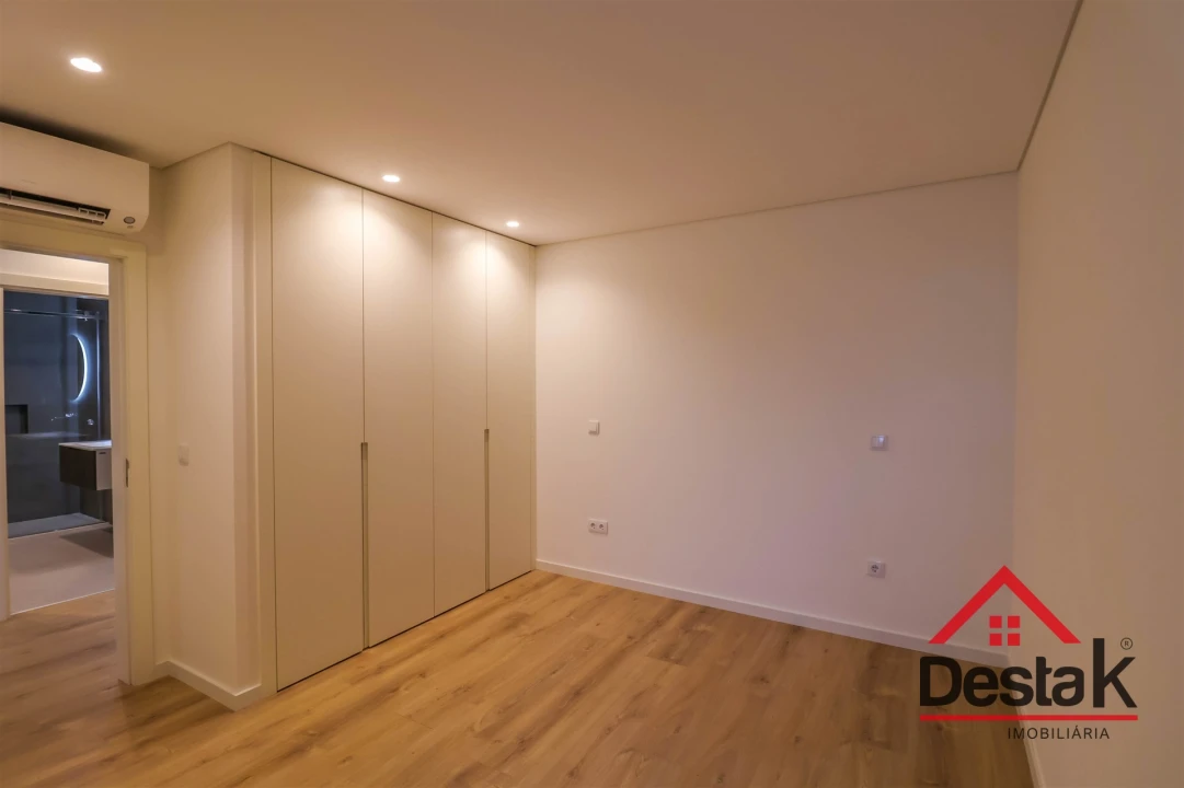 Apartamento T1 para Arrendamento em Repeses e São Salvador Foto 3