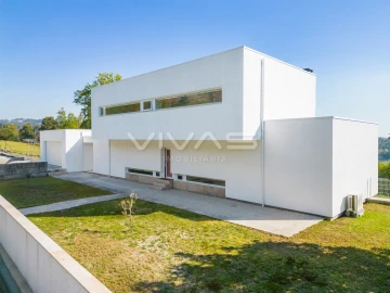 Moradia T4 para Venda em Serzedelo