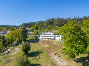 Moradia T4 para Venda em Serzedelo