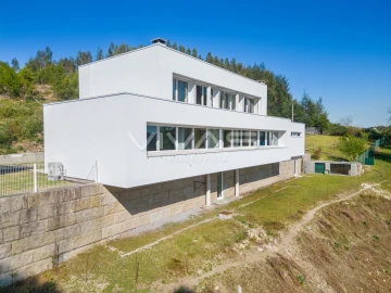 Moradia T4 para Venda em Serzedelo