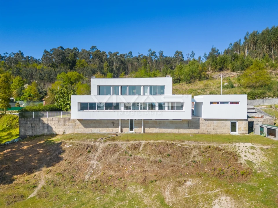 Moradia T4 para Venda em Serzedelo Foto 2