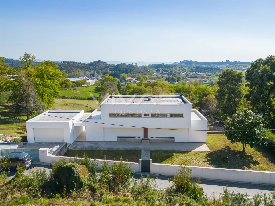 Moradia T4 para Venda em Serzedelo Foto 4