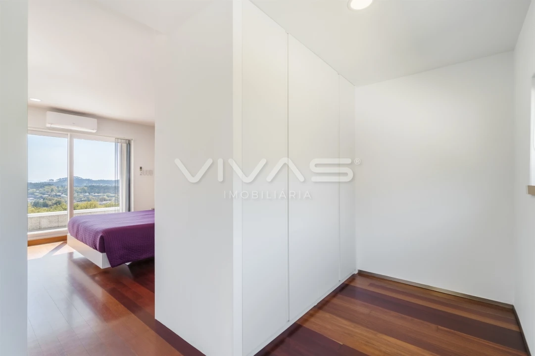 Moradia T4 para Venda em Serzedelo Foto 17