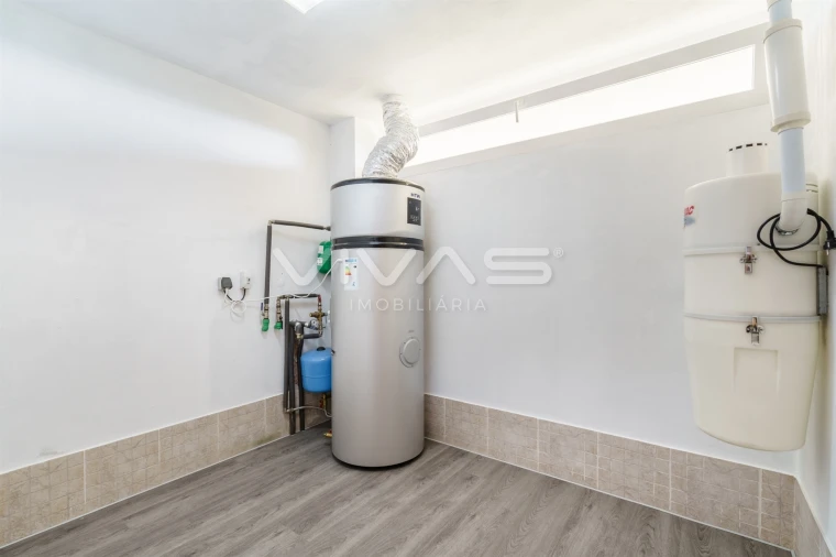 Moradia T4 para Venda em Serzedelo Foto 37