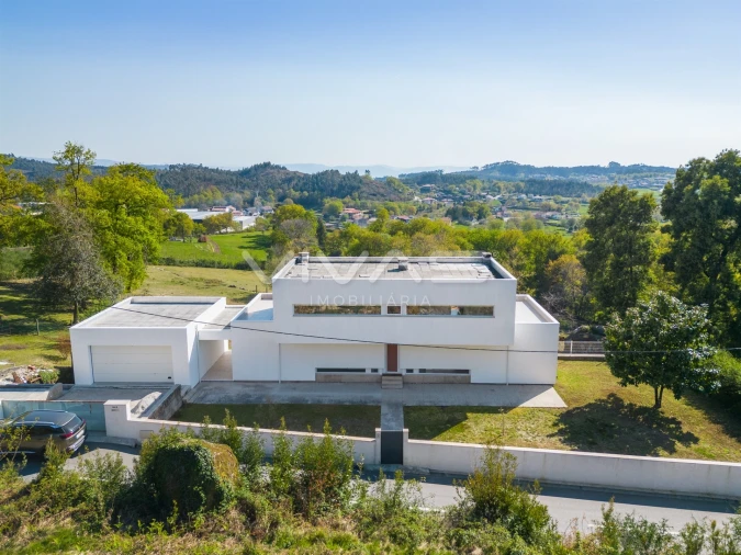 Moradia T4 para Venda em Serzedelo Foto 4