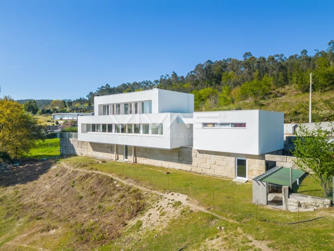 Moradia T4 para Venda em Serzedelo Foto 40