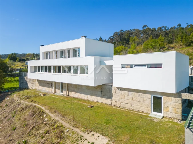 Moradia T4 para Venda em Serzedelo Foto 5