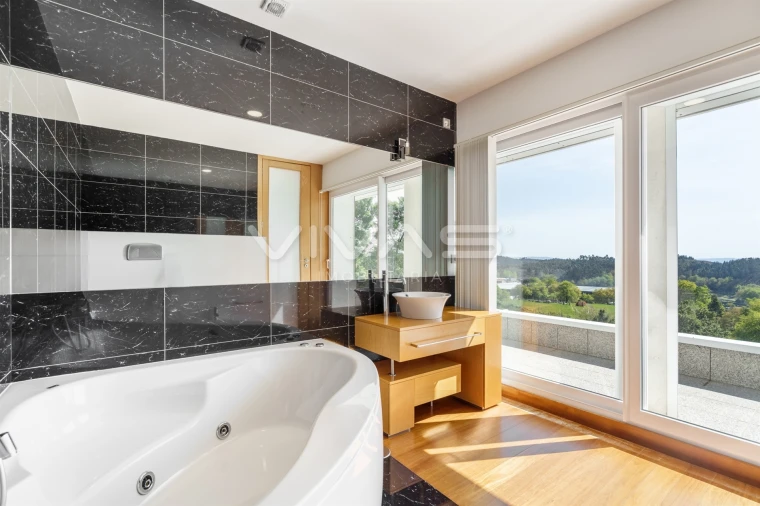 Moradia T4 para Venda em Serzedelo Foto 21