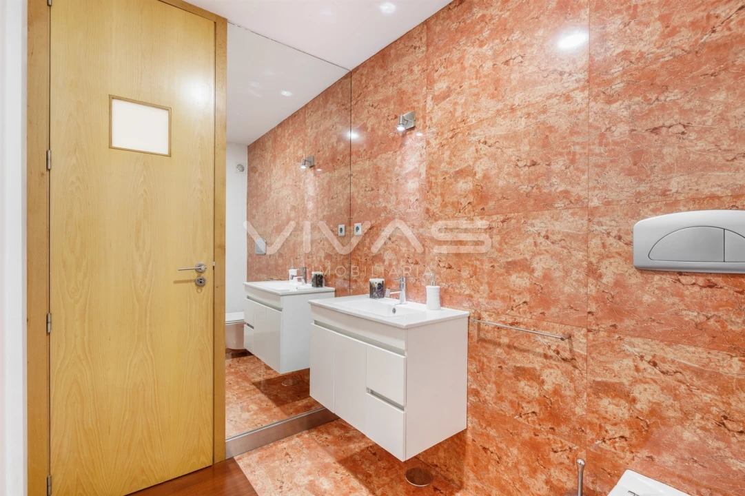 Moradia T4 para Venda em Serzedelo Foto 31