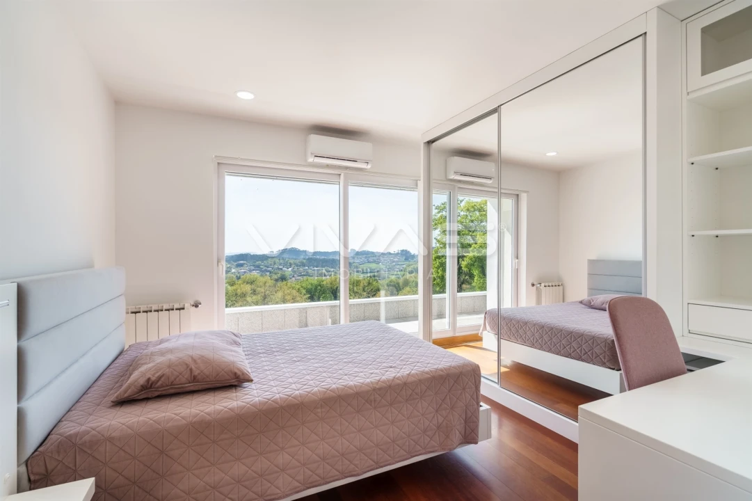 Moradia T4 para Venda em Serzedelo Foto 24