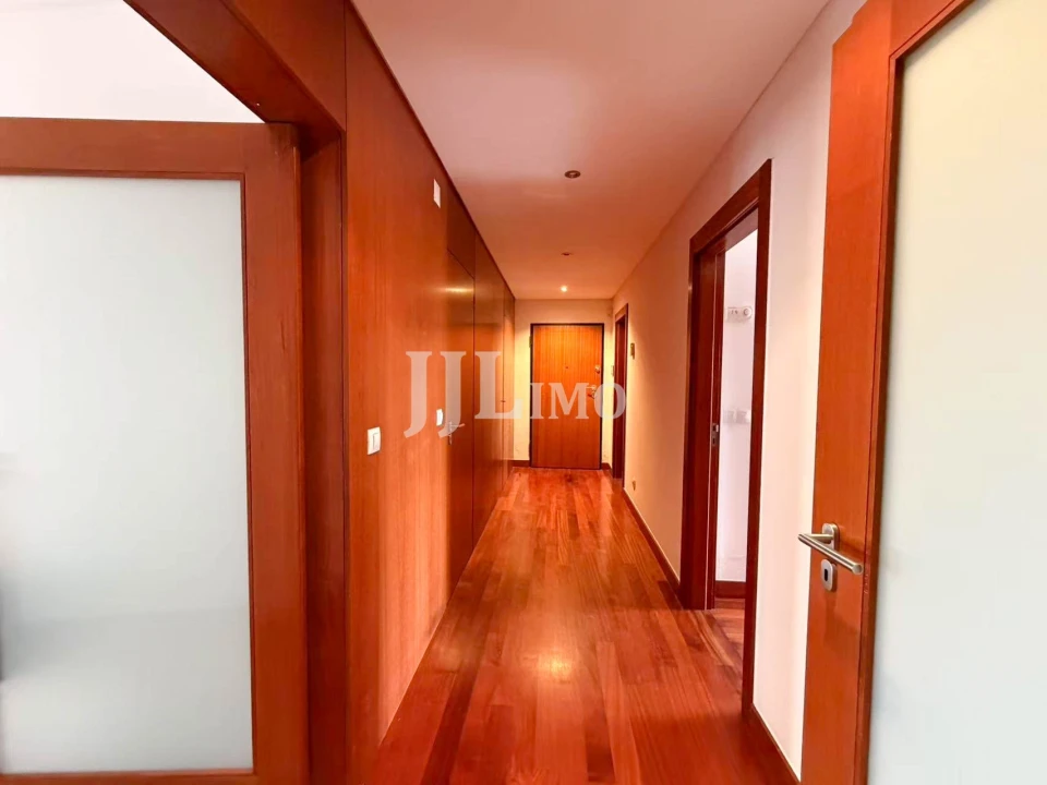 Apartamento T3 para Arrendamento em Parque das Nações Foto 9