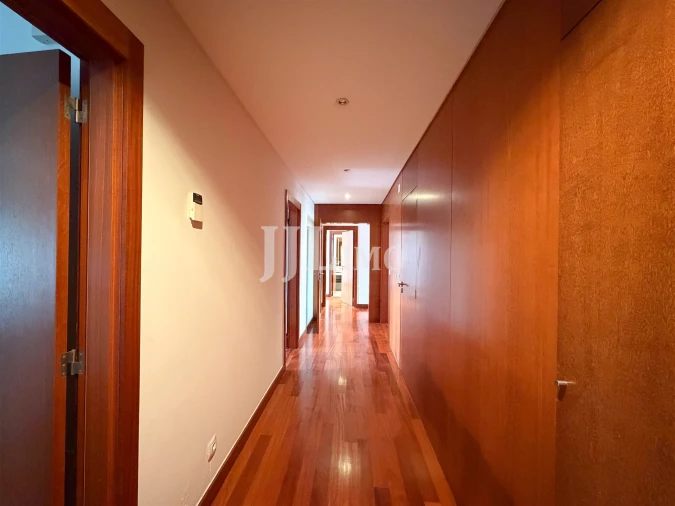 Apartamento T3 para Arrendamento em Parque das Nações Foto 5