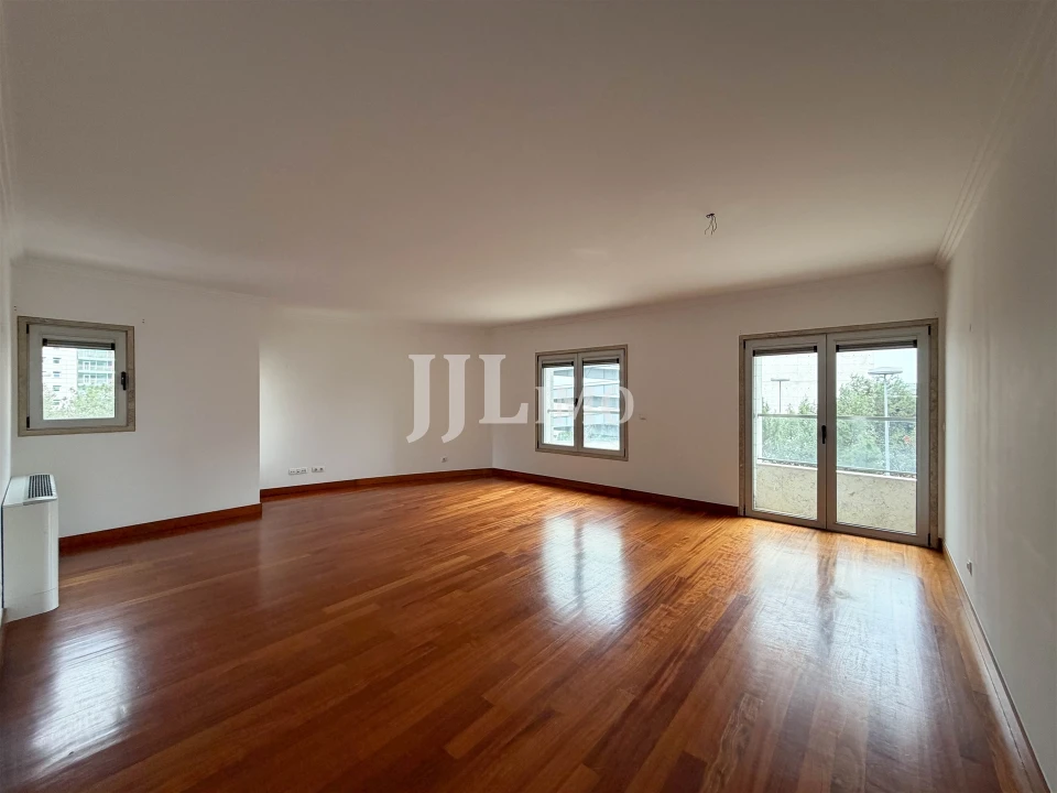 Apartamento T3 para Arrendamento em Parque das Nações Foto 1