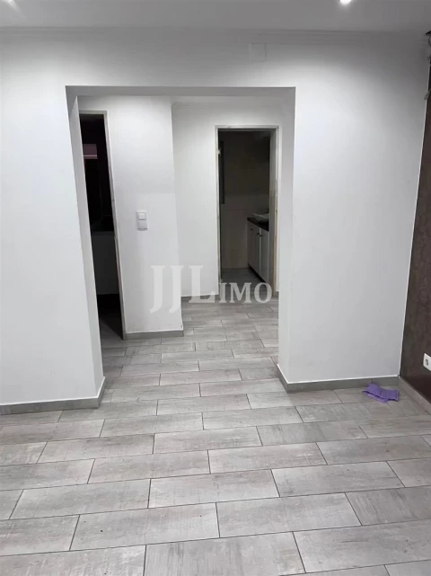 Apartamento T2 para Venda em Póvoa de Santo Adrião e Olival Basto