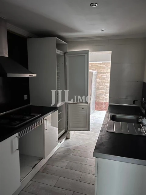 Apartamento T2 para Venda em Póvoa de Santo Adrião e Olival Basto