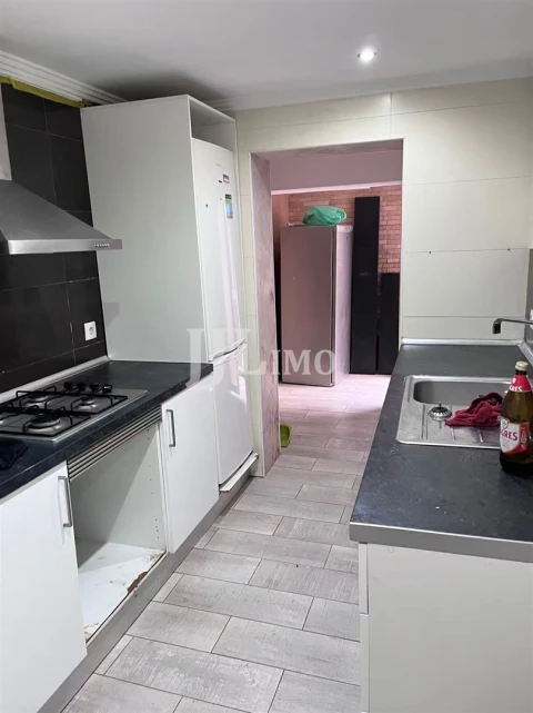 Apartamento T2 para Venda em Póvoa de Santo Adrião e Olival Basto