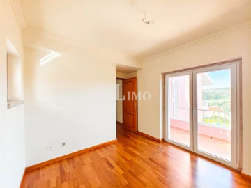 Moradia T5 para Venda em Rio de Mouro