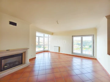 Moradia T5 para Venda em Rio de Mouro