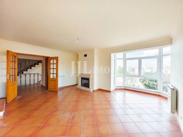 Moradia T5 para Venda em Rio de Mouro