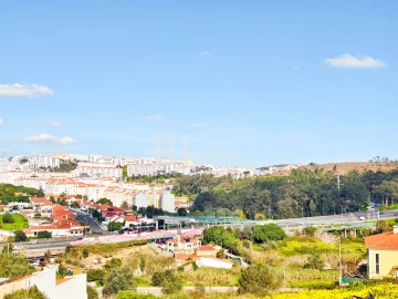 Moradia T5 para Venda em Rio de Mouro