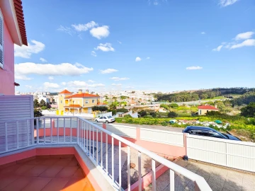 Moradia T5 para Venda em Rio de Mouro