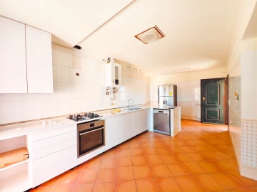 Moradia T5 para Venda em Rio de Mouro