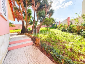 Moradia T5 para Venda em Rio de Mouro