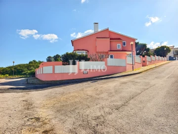 Moradia T5 para Venda em Rio de Mouro