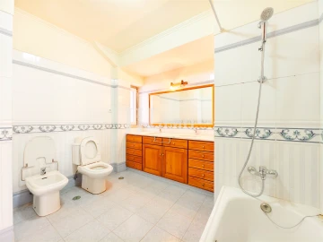 Moradia T5 para Venda em Rio de Mouro