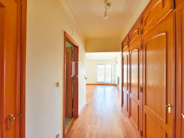 Moradia T5 para Venda em Rio de Mouro