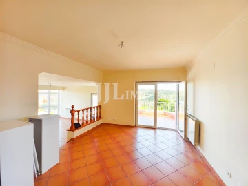 Moradia T5 para Venda em Rio de Mouro