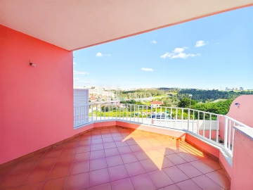 Moradia T5 para Venda em Rio de Mouro