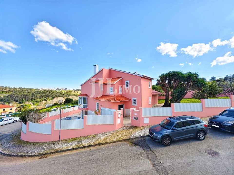 Moradia T5 para Venda em Rio de Mouro Foto 1