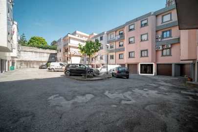 Apartamento T2 para Venda em Urgezes