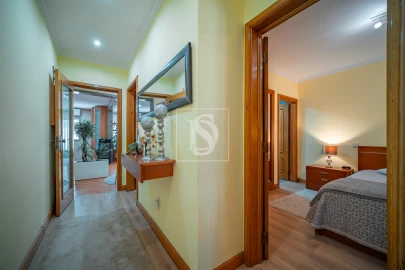 Apartamento T2 para Venda em Urgezes