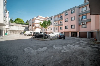 Apartamento T2 para Venda em Urgezes