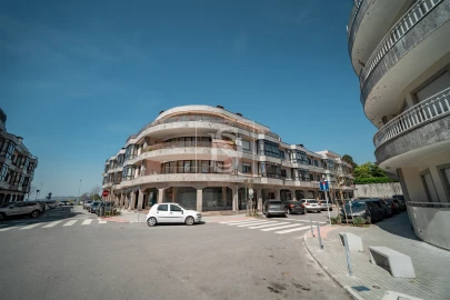 Apartamento T2 para Venda em Urgezes