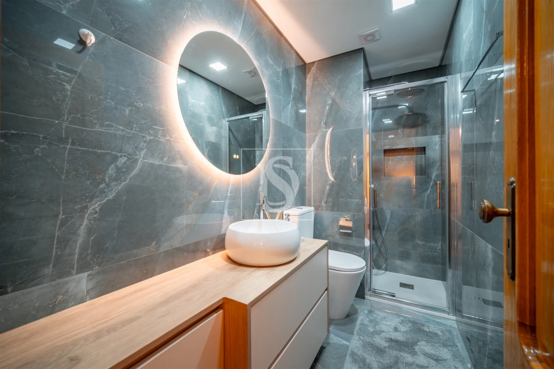 Apartamento T2 para Venda em Urgezes Foto 9