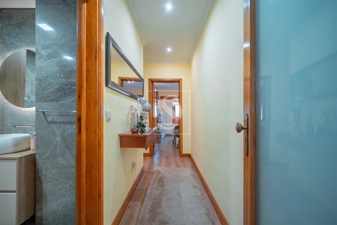 Apartamento T2 para Venda em Urgezes Foto 13