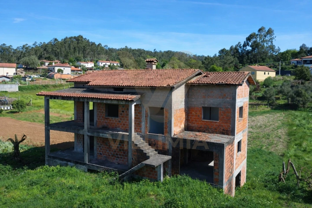 Moradia T4 para Venda em Fornelos e Queijada Foto 4