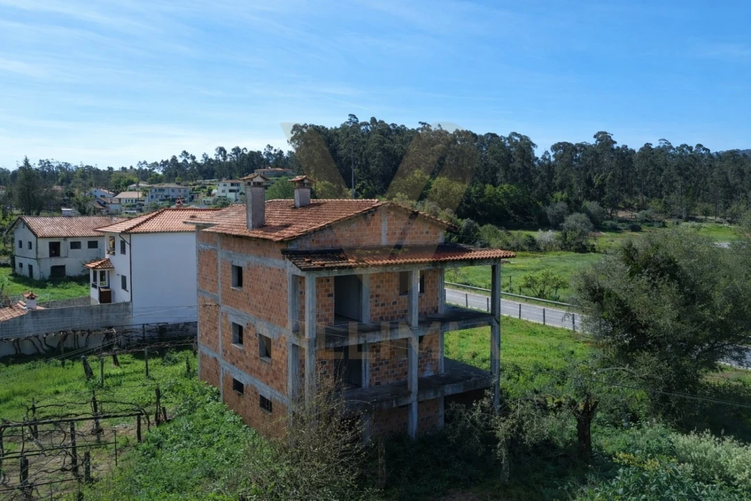 Moradia T4 para Venda em Fornelos e Queijada Foto 5