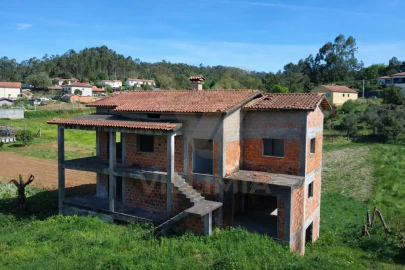 Moradia T4 para Venda em Fornelos e Queijada