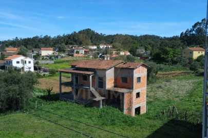 Moradia T4 para Venda em Fornelos e Queijada