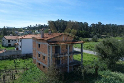 Moradia T4 para Venda em Fornelos e Queijada