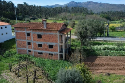 Moradia T4 para Venda em Fornelos e Queijada