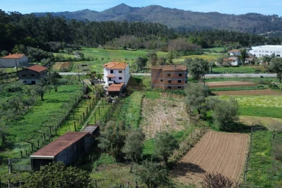 Moradia T4 para Venda em Fornelos e Queijada