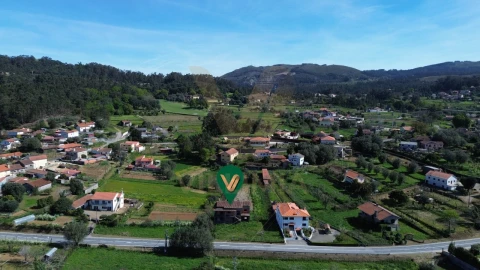 Moradia T4 para Venda em Fornelos e Queijada