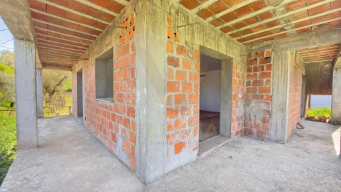 Moradia T4 para Venda em Fornelos e Queijada