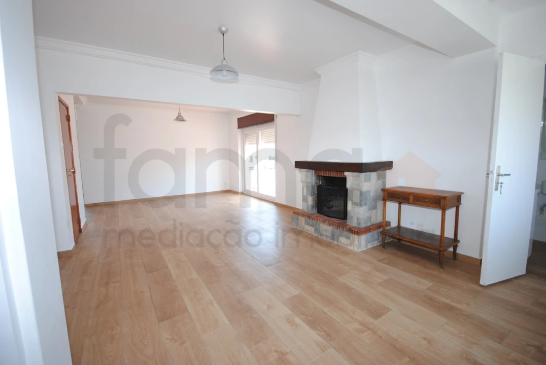 Moradia T3 para Arrendamento em São Domingos de Rana Foto 3