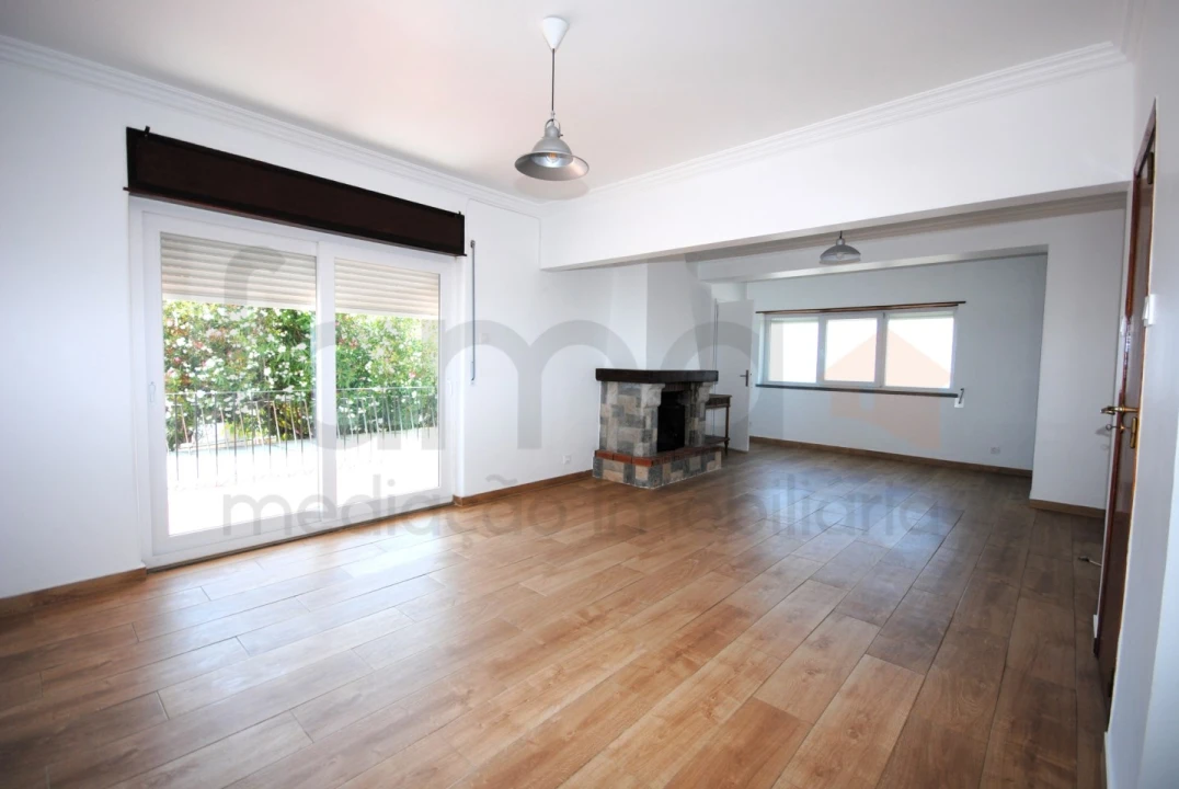 Moradia T3 para Arrendamento em São Domingos de Rana Foto 4